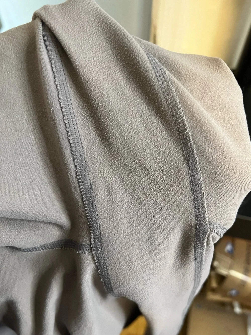 #053 Alo Yoga Moto Leggings Taupe Gray Ribbed Panel High Rise Size M